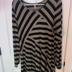 Comfy USA Green and Black Long Sleeved Blouse💚